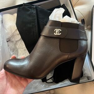 Chanel brown leather ankle boots size 40 never worn